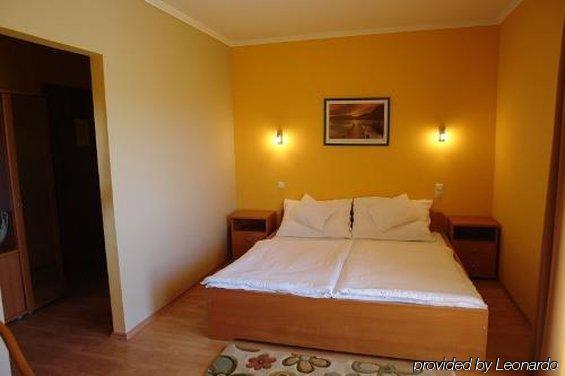 Wellness Park Pension Hotel Gyenesdias Room photo