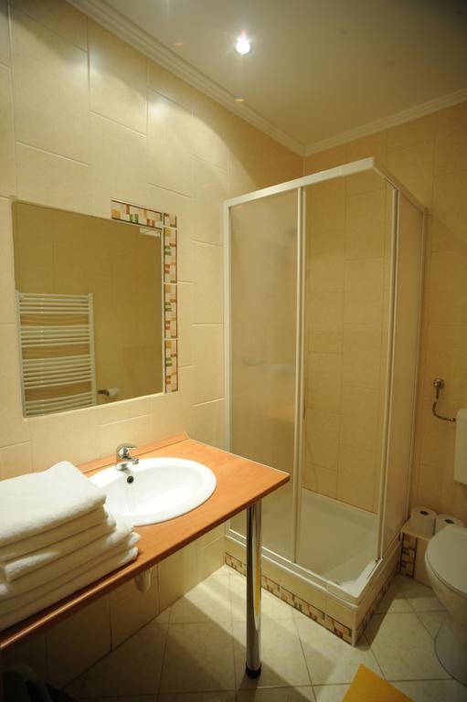 Wellness Park Pension Hotel Gyenesdias Room photo