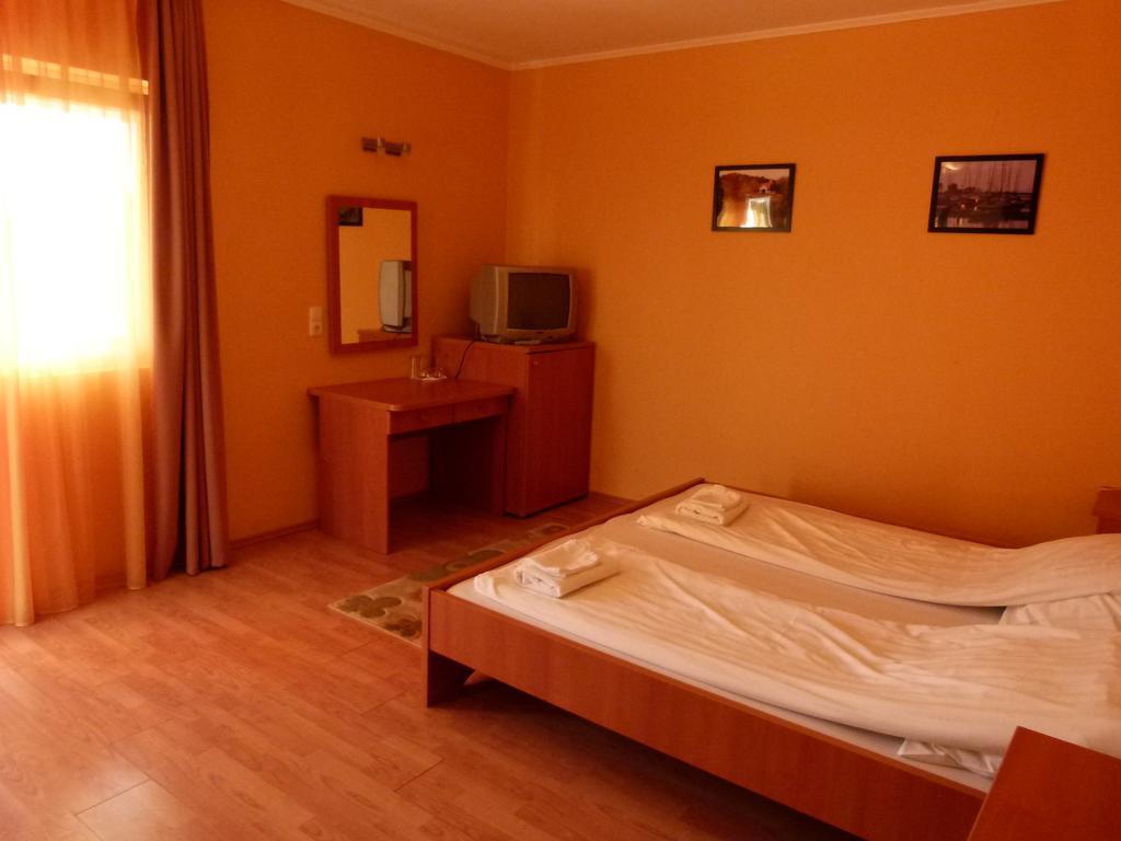 Wellness Park Pension Hotel Gyenesdias Room photo